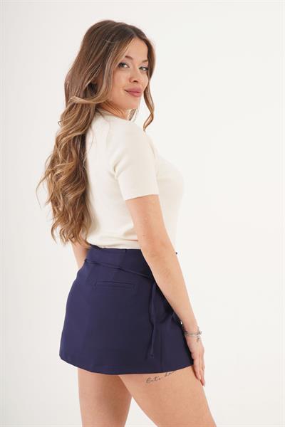 İnce Metal Toka Kemerli Şortlu Mini Lacivert Şort Etek