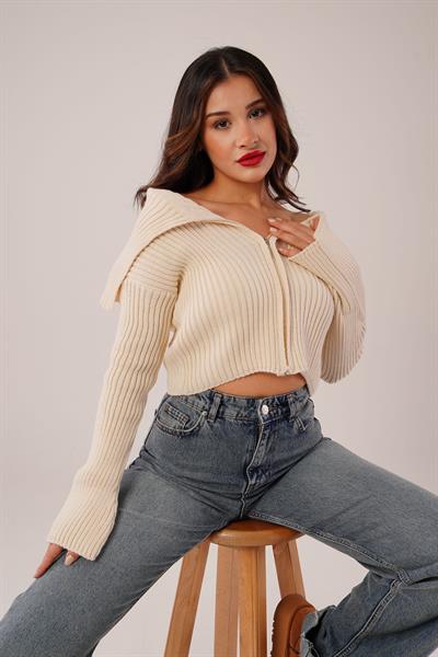 Madonna Yaka Fermuarlı Taş Triko Hırka