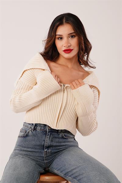 Madonna Yaka Fermuarlı Taş Triko Hırka