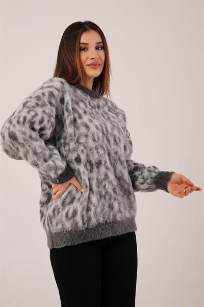 Şardonlu Yumuşacık Gri Leopar Desen Triko Kazak