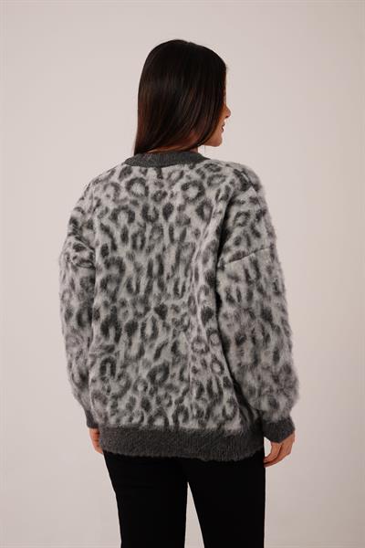 Şardonlu Yumuşacık Gri Leopar Desen Triko Kazak