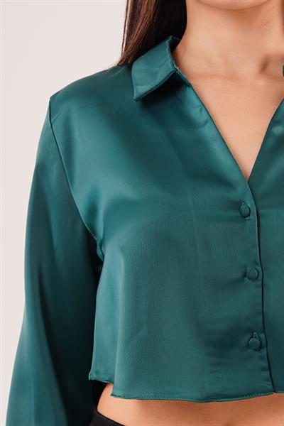 Saten Görünümlü Crop Model Zümrüt Yeşili Gömlek