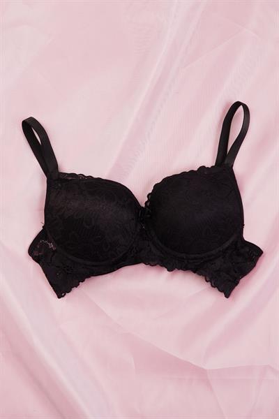 Sensual Lace Serisi Dantel Kaplamalı Destekli Siyah Sütyen Takımı
