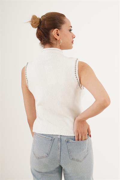 Sıfır Kol Taş İşlemeli Beyaz Triko Süveter