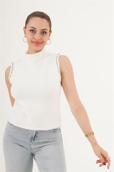 Sıfır Kol Taş İşlemeli Beyaz Triko Süveter