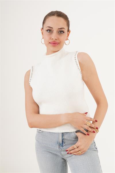 Sıfır Kol Taş İşlemeli Beyaz Triko Süveter