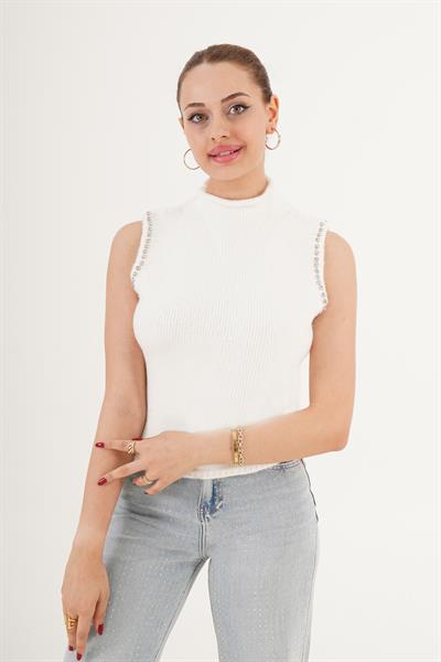 Sıfır Kol Taş İşlemeli Beyaz Triko Süveter