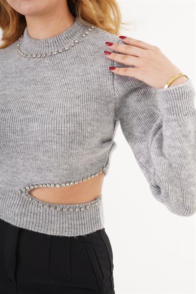 Taş İşlemeli Dekolte Detaylı Gri Kısa Kazak