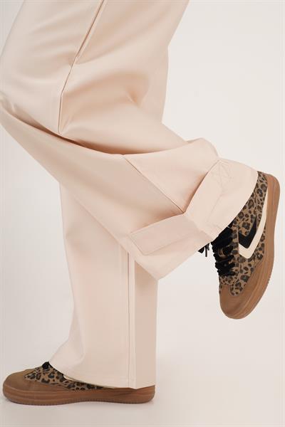 Paça Şerit Detaylı Pensli Gabardin Pantolon Bej