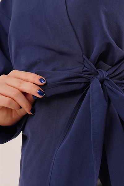 Kruvaze Yaka Yandan Bağlama Detaylı Lacivert Gömlek	