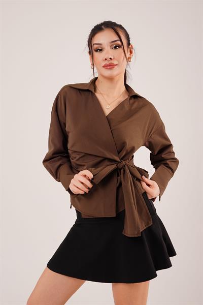 Kruvaze Yaka Yandan Bağlama Detaylı Kahverengi Gömlek