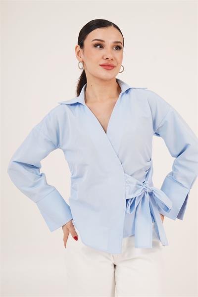Kruvaze Yaka Yandan Bağlama Detaylı Bebe Mavisi Gömlek	