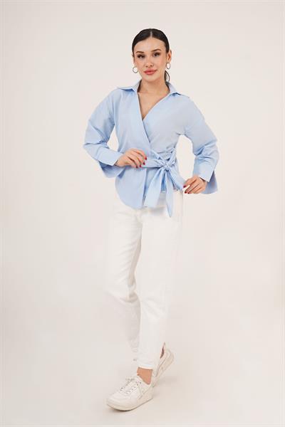 Kruvaze Yaka Yandan Bağlama Detaylı Bebe Mavisi Gömlek	