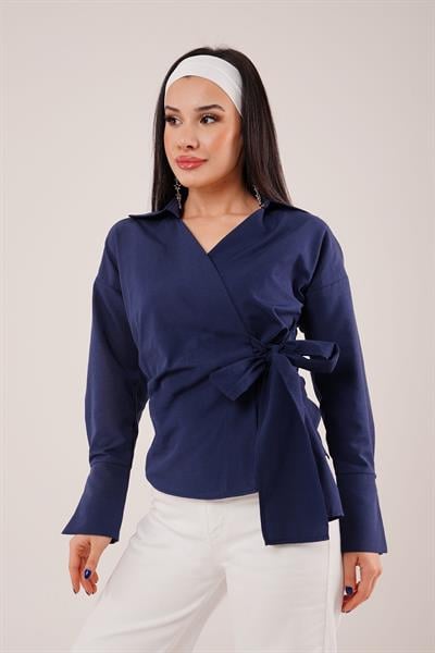 Kruvaze Yaka Yandan Bağlama Detaylı Lacivert Gömlek	