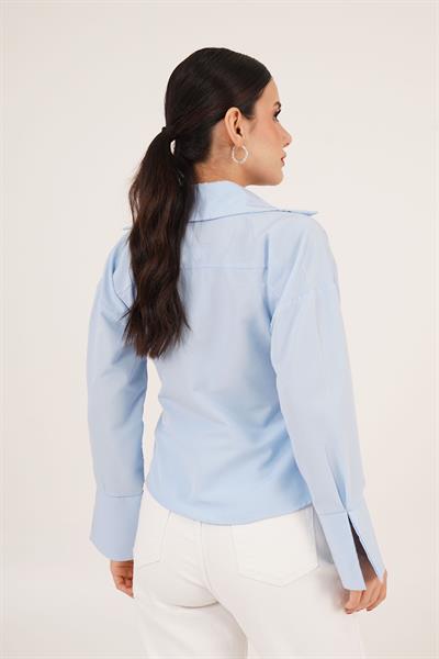 Kruvaze Yaka Yandan Bağlama Detaylı Bebe Mavisi Gömlek	