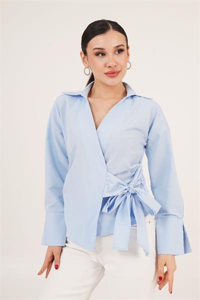 Kruvaze Yaka Yandan Bağlama Detaylı Bebe Mavisi Gömlek	