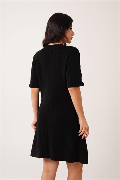 Gold Düğme Detay Bisiklet Yaka Siyah Kısa Triko Elbise
