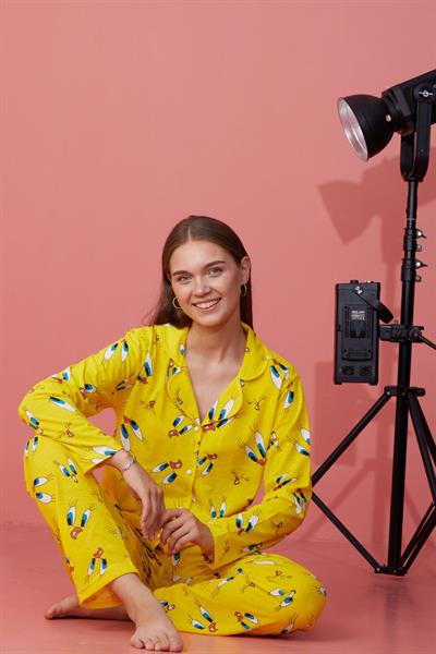Tweety Desenli Uzun Kol Düğmeli Sarı Pijama Takımı