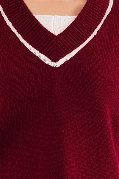 V Yaka Çizgi Şeritli Bordo Triko Süveter