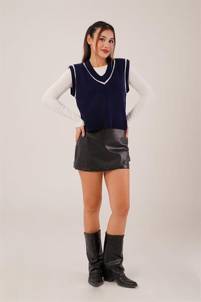 V Yaka Çizgi Şeritli Lacivert Triko Süveter