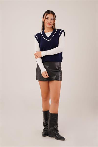 V Yaka Çizgi Şeritli Lacivert Triko Süveter