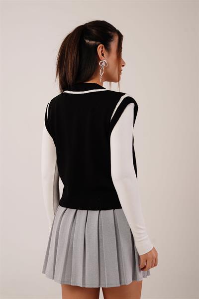 V Yaka Çizgi Şeritli Siyah Triko Süveter