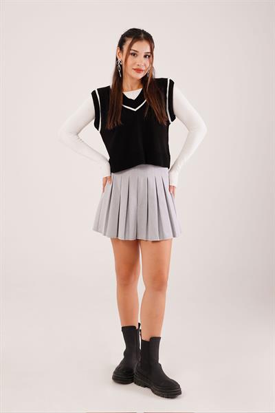 V Yaka Çizgi Şeritli Siyah Triko Süveter