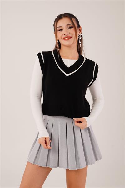 V Yaka Çizgi Şeritli Siyah Triko Süveter