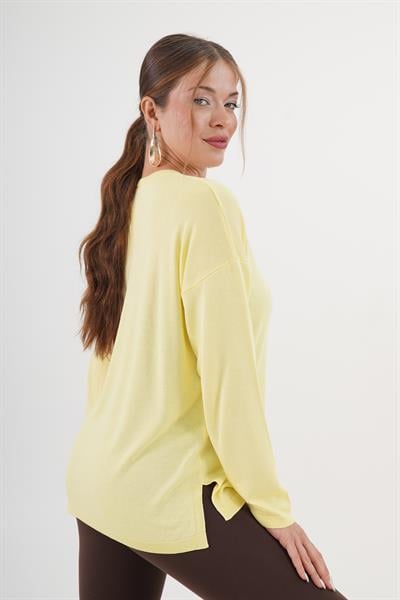 V Yaka Yan Yırtmaçlı İnce Sarı Triko Kazak