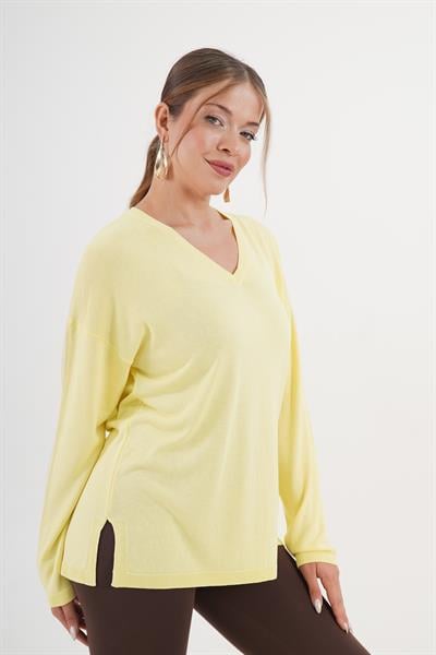 V Yaka Yan Yırtmaçlı İnce Sarı Triko Kazak