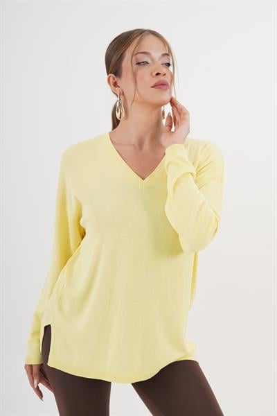 V Yaka Yan Yırtmaçlı İnce Sarı Triko Kazak