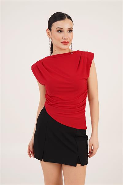 Vatkalı Asimetrik Yandan Büzgülü Kırmızı Bluz	