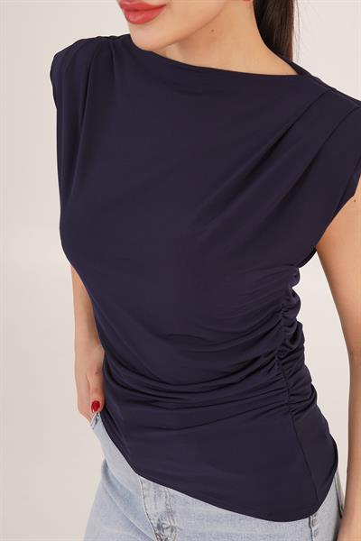 Vatkalı Asimetrik Yandan Büzgülü Lacivert Bluz	