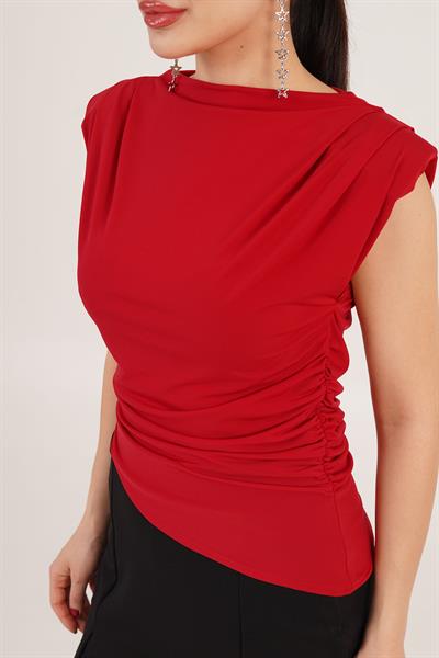 Vatkalı Asimetrik Yandan Büzgülü Kırmızı Bluz	