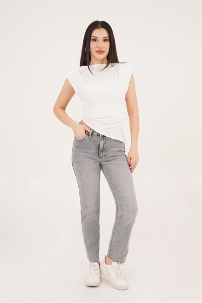 Vatkalı Asimetrik Yandan Büzgülü Beyaz Bluz