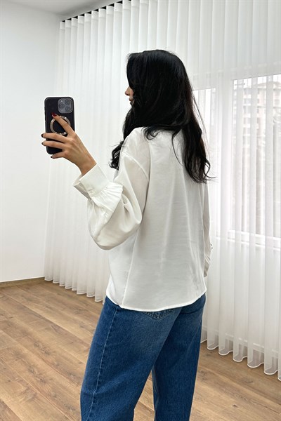 Yaka Bağlamalı Dökümlü Beyaz Bluz