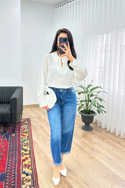 Yaka Bağlamalı Dökümlü Beyaz Bluz