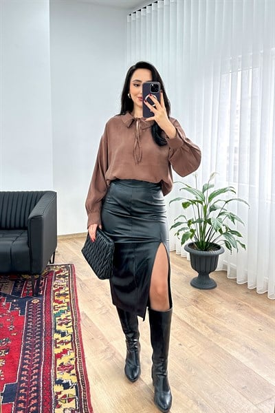 Yaka Bağlamalı Dökümlü Kahve Bluz