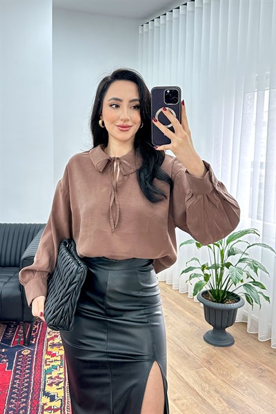 Yaka Bağlamalı Dökümlü Kahve Bluz