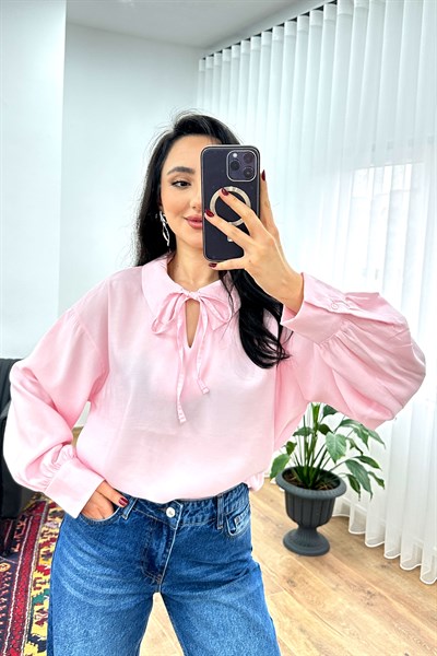 Yaka Bağlamalı Dökümlü Pembe Bluz