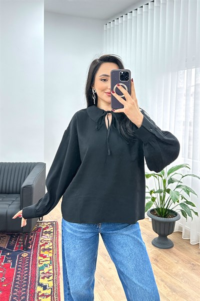 Yaka Bağlamalı Dökümlü Siyah Bluz