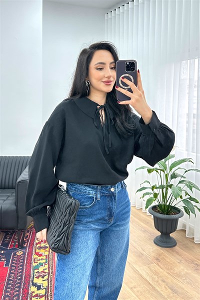 Yaka Bağlamalı Dökümlü Siyah Bluz