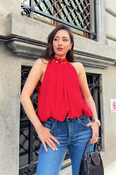 Yakası Boncuklu Balon Model Kırmızı Bluz