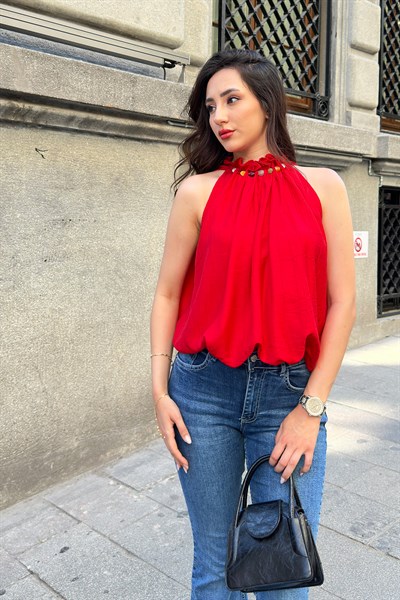 Yakası Boncuklu Balon Model Kırmızı Bluz