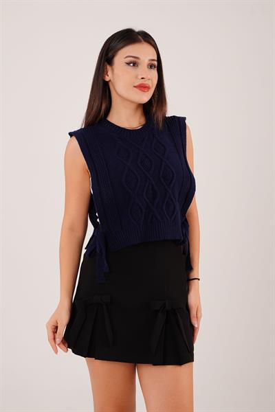 Yandan Bağlamalı Lacivert Triko Süveter