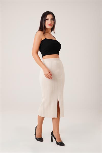 Önü Kısa Yırtmalı Triko Bej Midi Etek