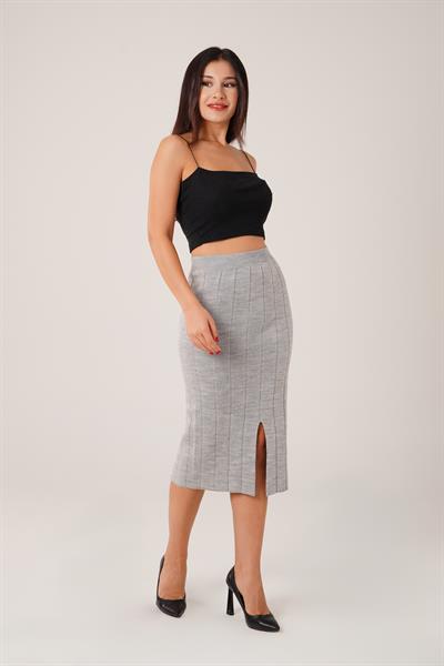 Önü Kısa Yırtmalı Triko Gri Midi Etek