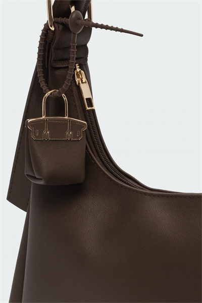 Charmlı Salaş Omuz Çantası Kahverengi