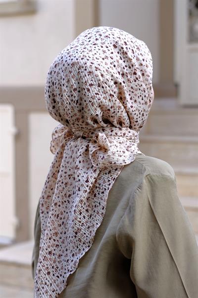 Çiçek Desenli Bürümcük Eşarp Bej