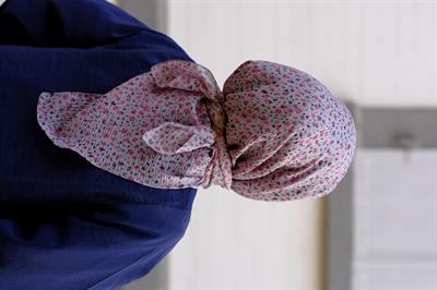 Çiçek Desenli Bürümcük Eşarp Gri 